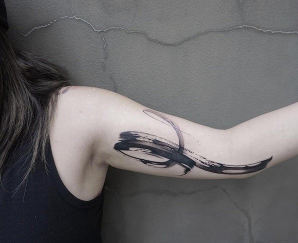 Black ink biceps tattoo of simple ornament