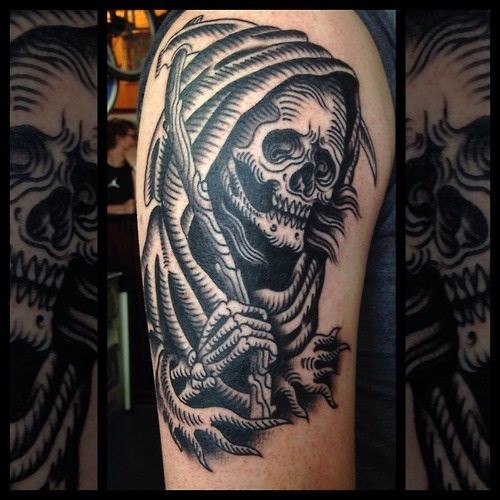 Tatuaggio sul braccio la testa di Madama Morte