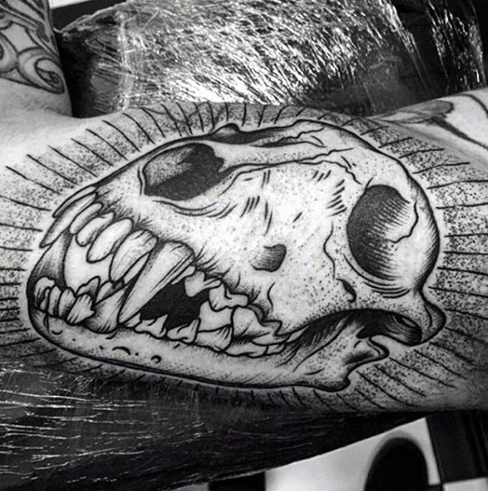 Tatuagem de estilo de ponto de tinta preta de crânio animal