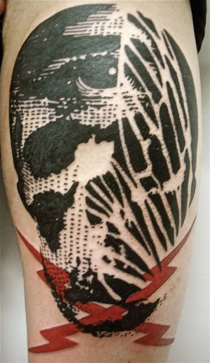 Black ink leg human skull shaped tattoo
