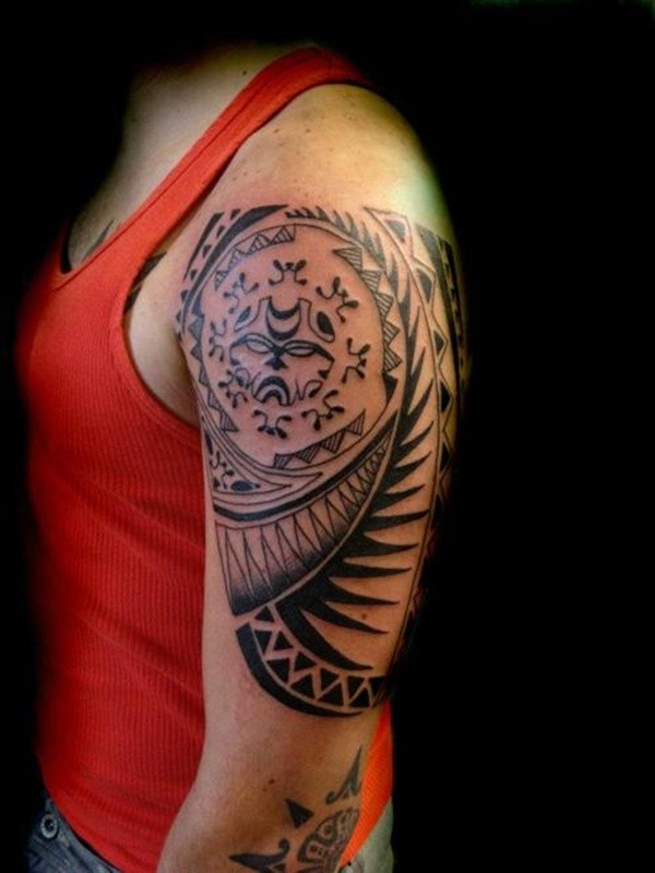 inchiostro nero polinesiano tatuaggio a manicotto