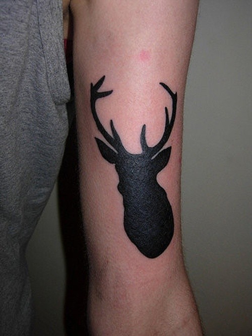 Tatuaje de silueta de ciervo