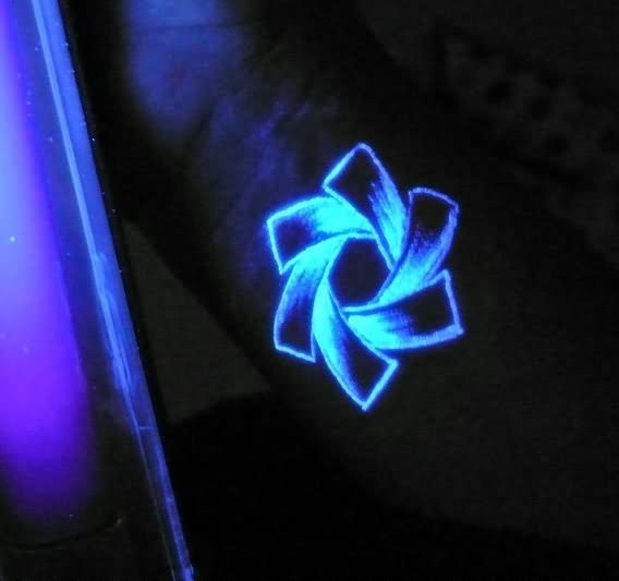 Black light tattoos hexahedron graphics on hand