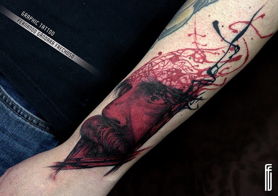 Retrato vermelho preto da tatuagem do antebraço de Friedrich Nietzsche