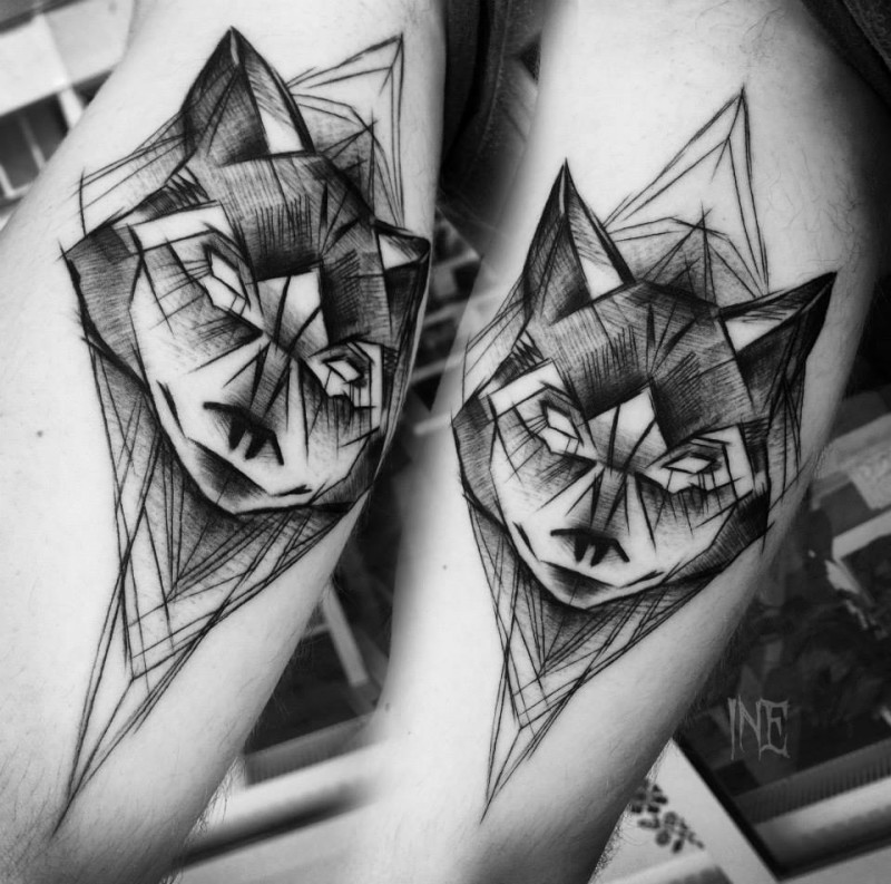 Blackwork estilo impresionante tatuaje detallado de lobo misterioso por Inez Janiak