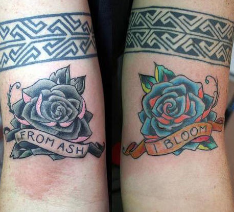 Tatuajes de las rosas con las inscripciones &quotbloom" y &quotfrom ash"