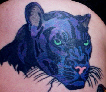 Blaue Tinte Pantherkopf Tattoo