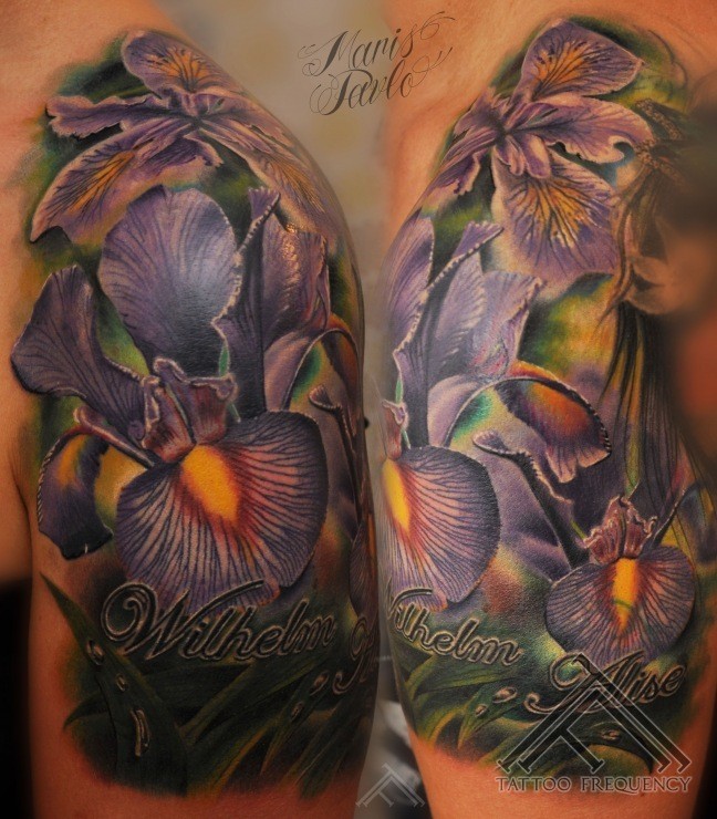 Breathtaking detailed shoulder tattoo of flowers