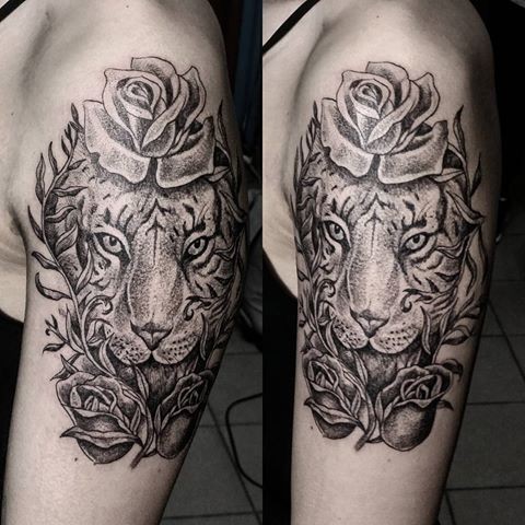 Breathtaking dot style upper arm tattoo of tiger head with roses