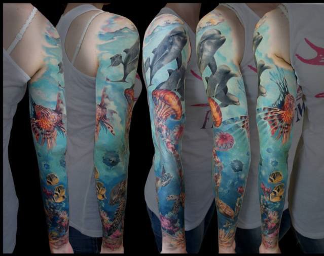 Tatuaje en el brazo completo,
mundo submarino espectacular