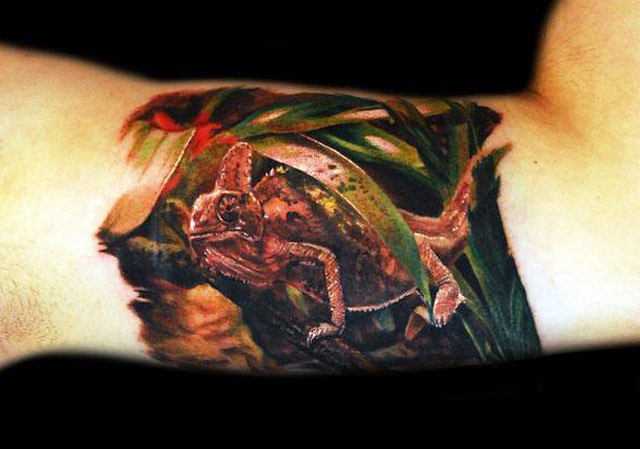 Breathtaking very detailed biceps tattoo of natural lizard