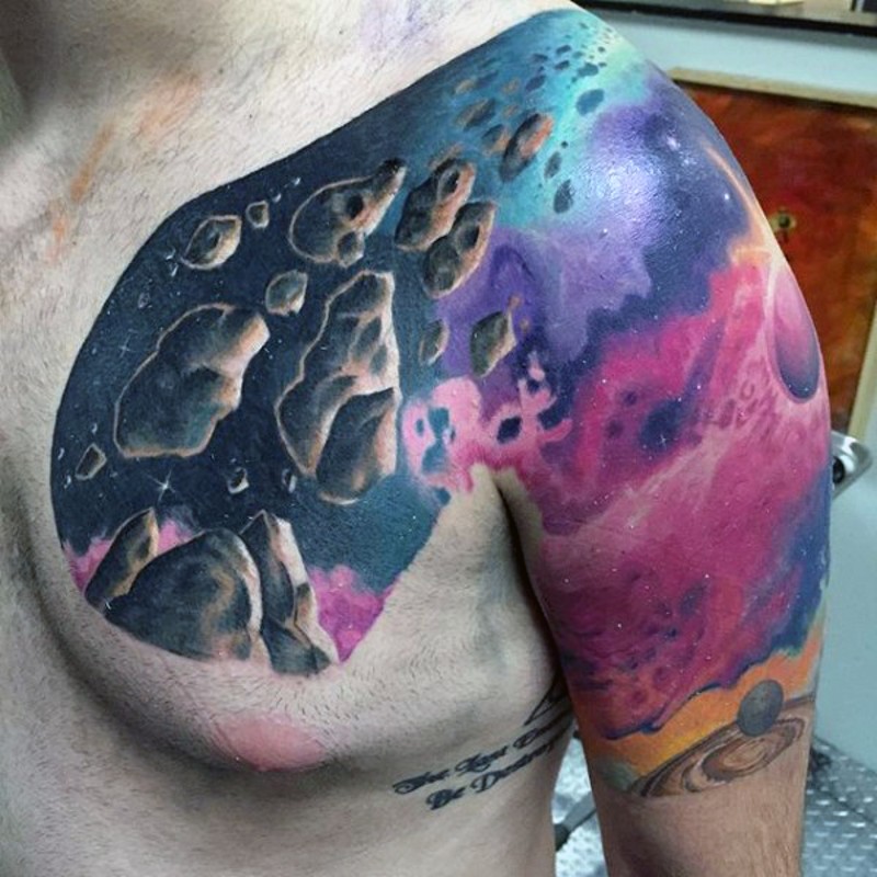 cartone animato colorato spazio profondo tatuaggio su spalla e braccio