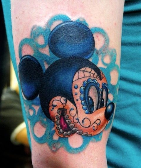 Tatuaje en el brazo, Mickey Mouse favorito de estilo mexicano