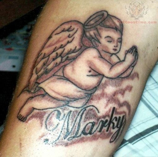 Tatuaje  de angelito y nombre marky