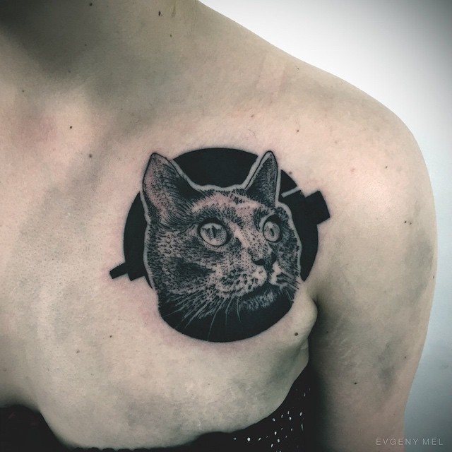 Circle shaped collarbone tattoo of cat portrait