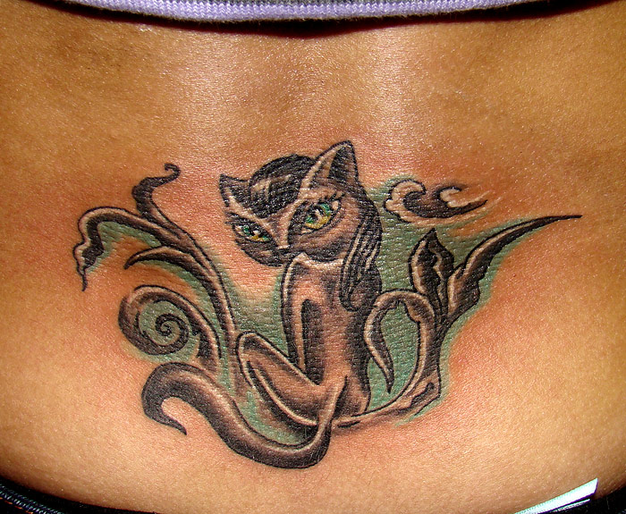 Tatuaggio bellissimo il gatto femminile