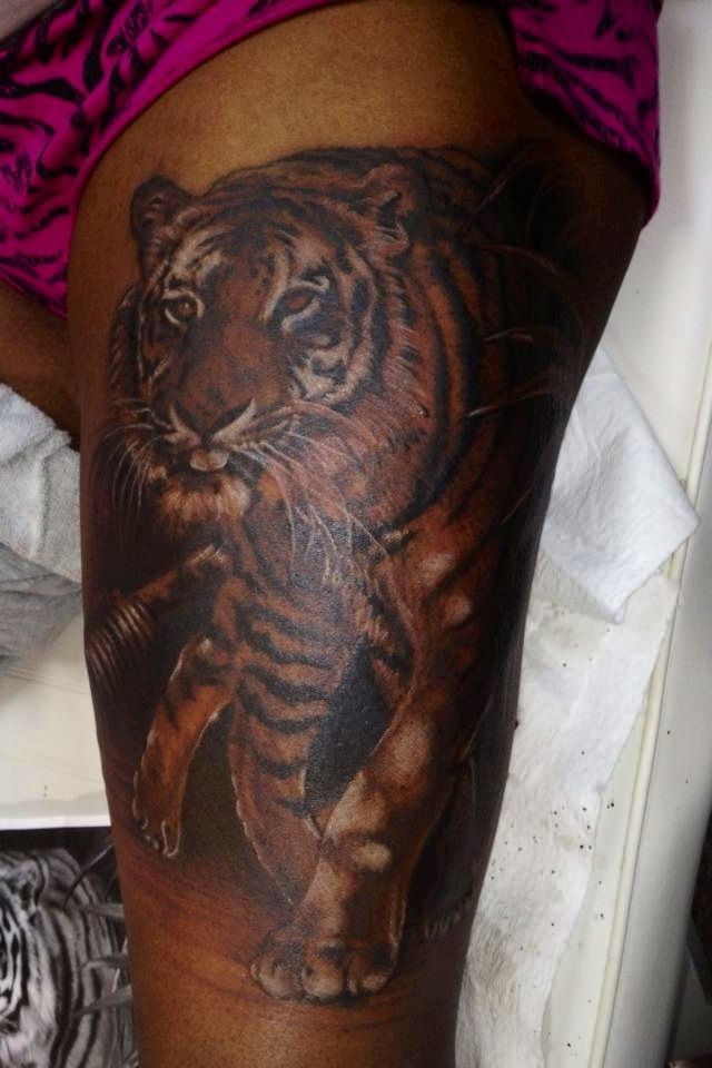 Detailed coloured tiger tattoo on hip