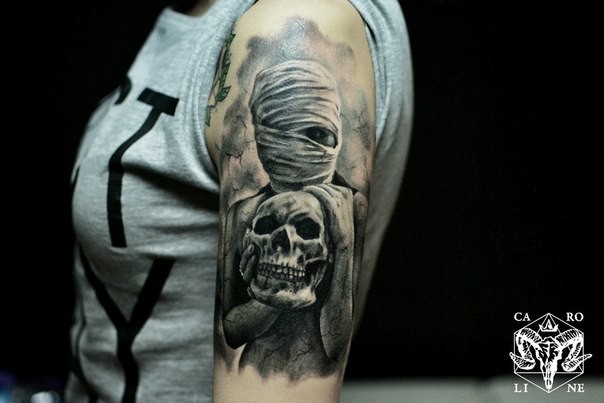 Colored creepy looking mummy woman with skull