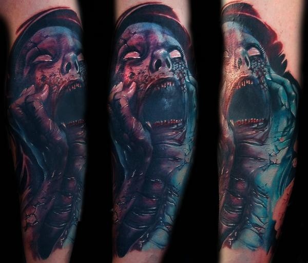 Schreckenstil gruseliger aussehend farbiger Unterarm Tattoo des monströsen Gesichtes