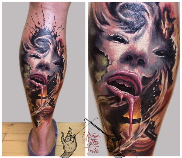 Farbiges im Horror Stil Bein Tattoo mit Porträt der mystischen Frau