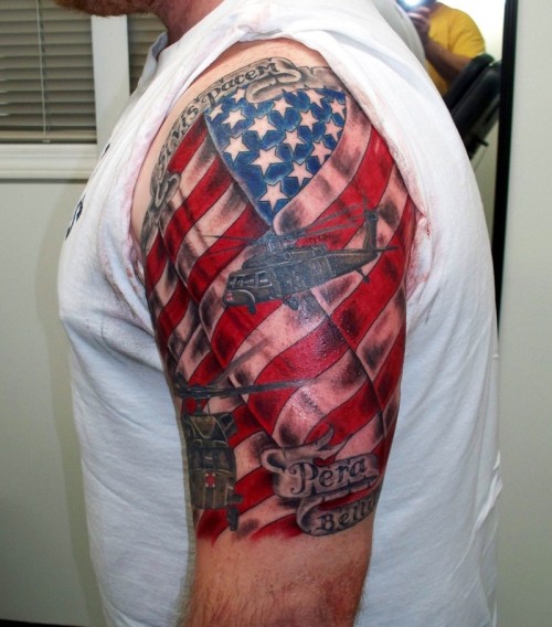 Tatuaggio simpatico sul braccio la bandiera americana