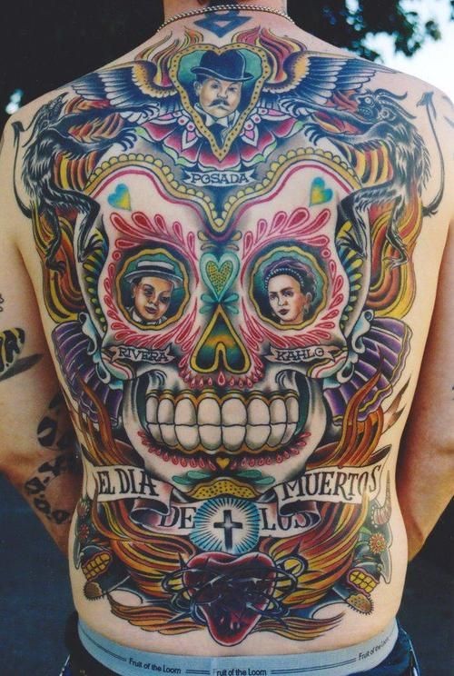 Tatuaje en la espalda completa, calavera mexicana, diseño con un montón de detalles