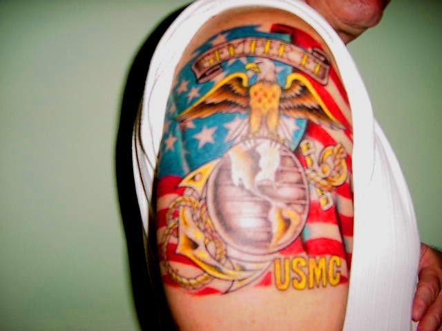 Tatuaggio grande sul braccio i simboli americani