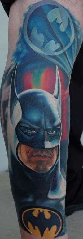 Farbtattoo von Batman am Arm