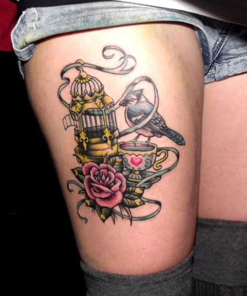 Tatuaje  de pájaro en la taza y jaula