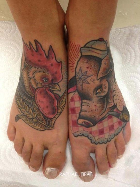 Coloured rooster and pig tattoo on feet by Raphael Tiraf