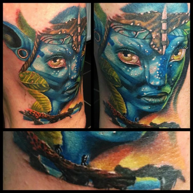 Cooles 3D detailliertes und farbiges Tribal Frau Avatar Tattoo