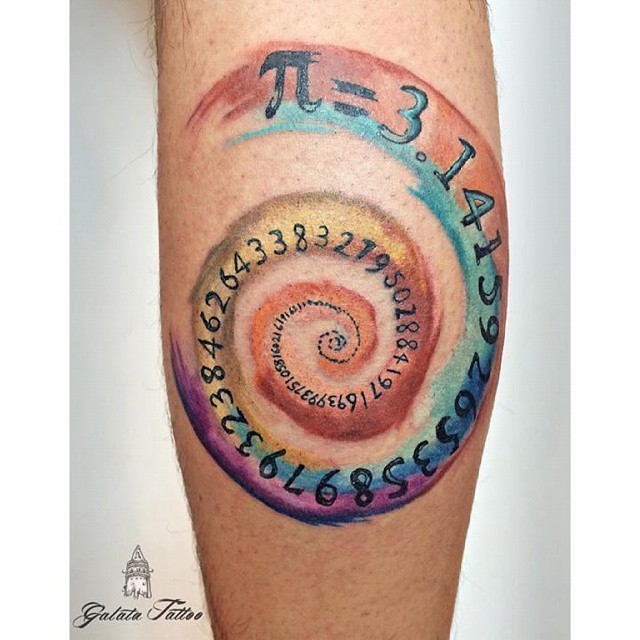 Cooles farbiges kreatives Tattoo der mathematischen Zahl