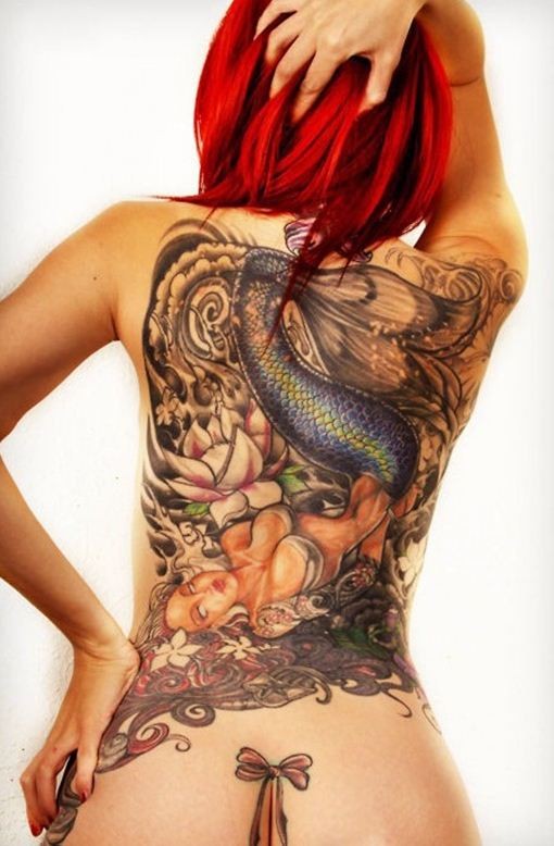 fresca idea di sirena tatuaggio sulla schiena di ragazza