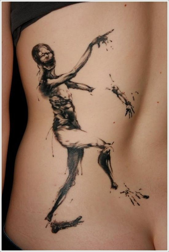 Tatuaje en la espalda,
diseño simple de zombi