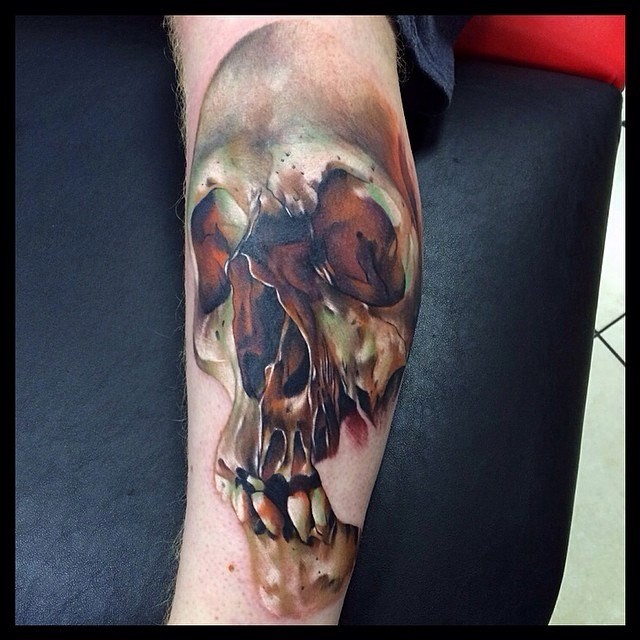 Cool lifelike very detailed human skull tattoo on leg