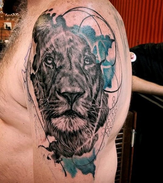 Cool realistic looking black ink detained lion shoulder tattoo with circles