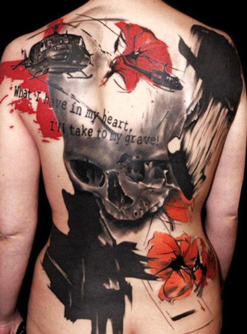 Tatuaje en la espalda, cráneo volumétrico de estilo moderno