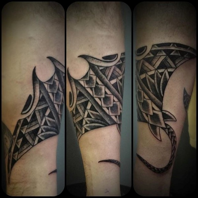 Cramp-fish pale ink tattoo in tribal style