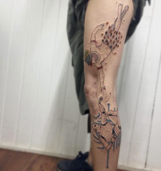 Tatuaje de pierna entera de color pintado creativo de pareja extraña