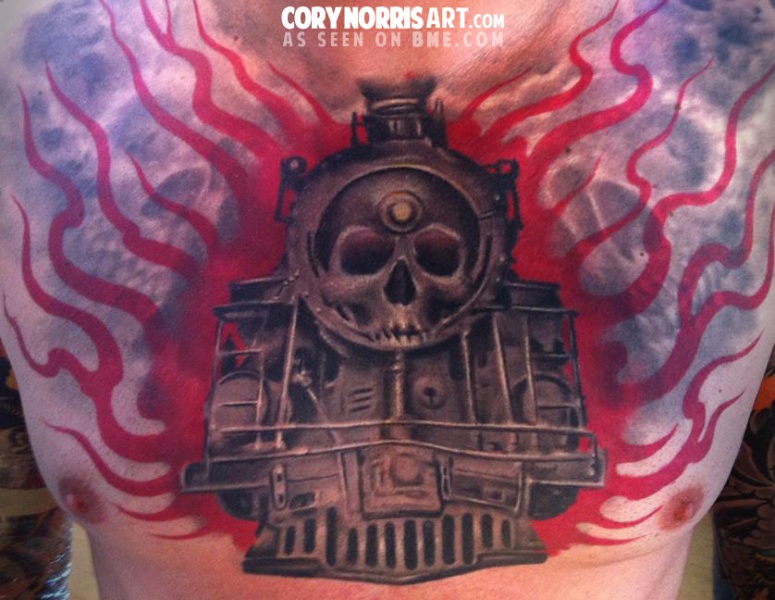 Tatuagem de peito colorido de estilo de terror arrepiante de trem com crânio