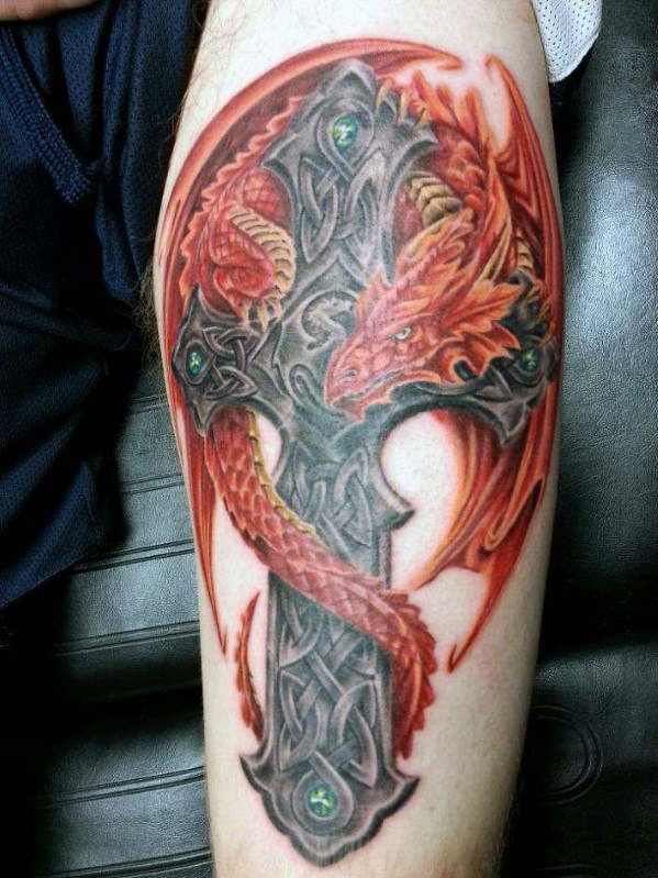 Cruz com tatuagem de dragão vermelho para homens