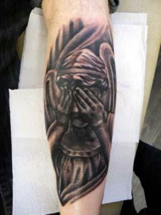 bel angelo femmina piangendo tatuaggio su braccio