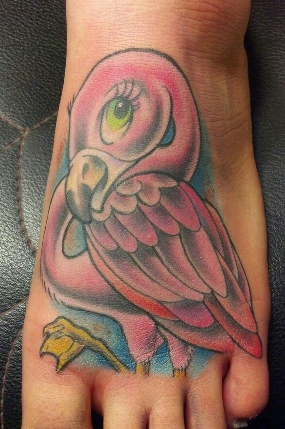 Tattoo von süßem Flamingo  auf dem Fuß
