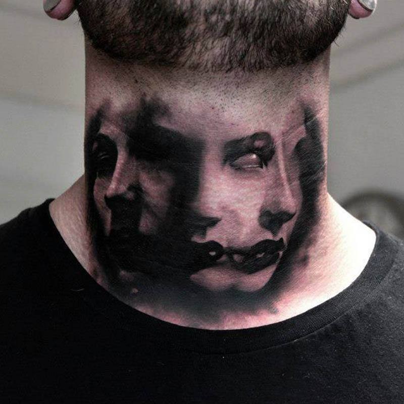 particolare ritratto ragazza tatuaggio su collo