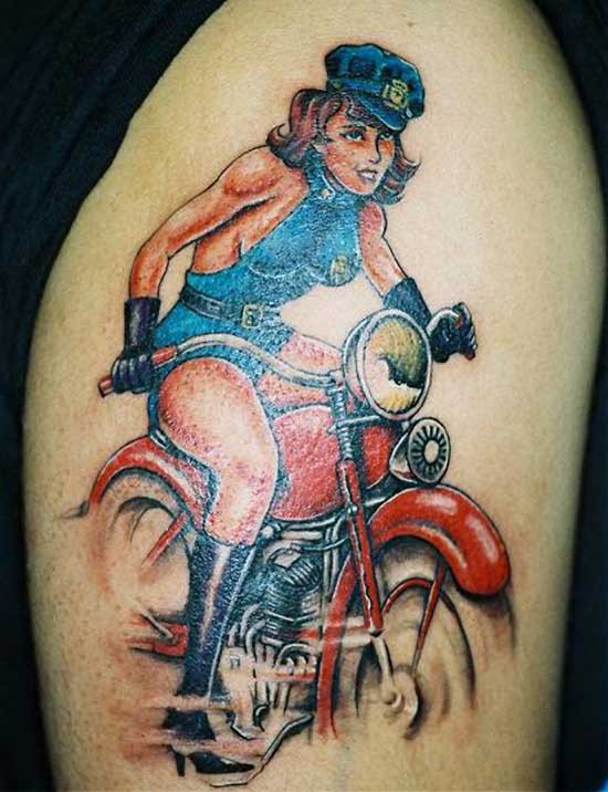 Nette Motorrad und Pin Up Mädchen Tattoo