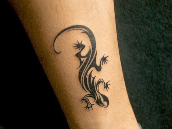 Dark black ink sharp crawling lizard stylized tattoo