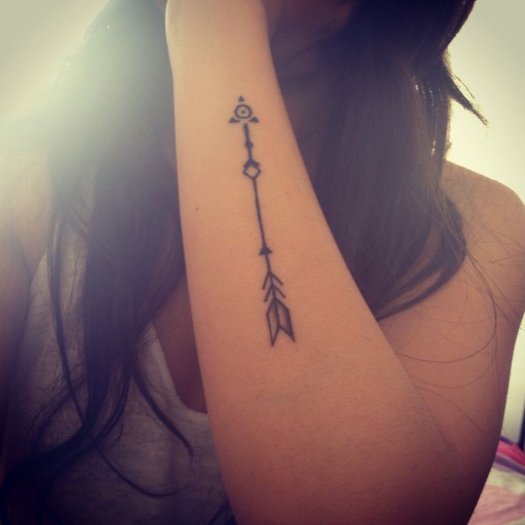 Design geometric arrow tattoo for ladies