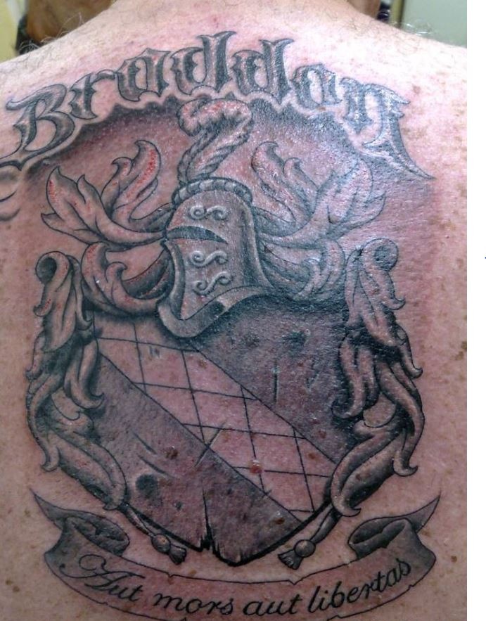 Detailed braddon family crest with motto tattoo on back