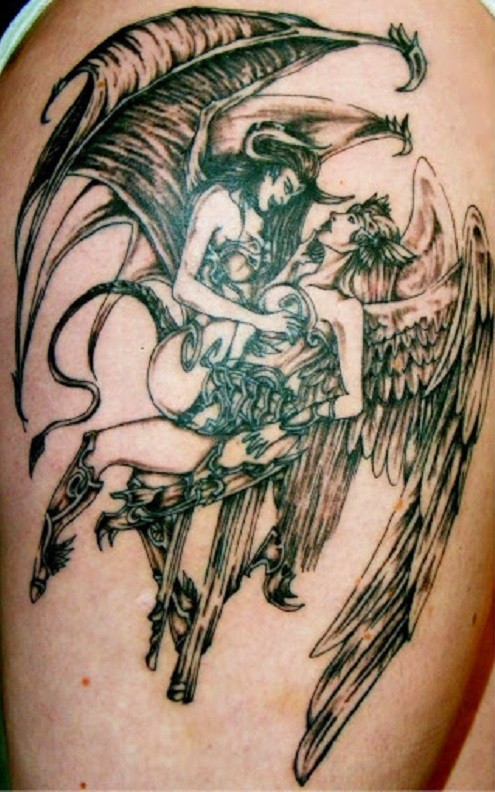 Tatuaje en el brazo, ángel y demonio libertinajes