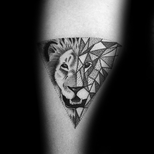 Estilo de ponto fantástico que olha tatuagem de cabeça de leão separada